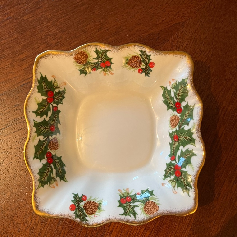 Yuletide (Scalloped) by ROSINA-QUEENS Bon-Bon Dish